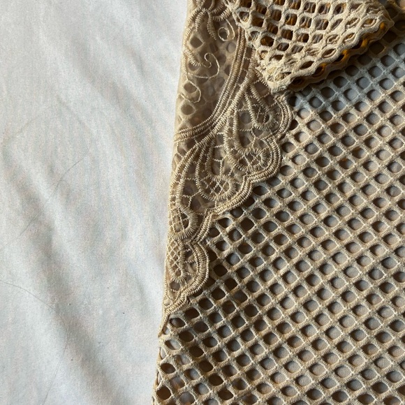 Carli Bybel Bodycon dress size 4 cream colored  bodycon crocheted look with lace - Picture 8 of 9